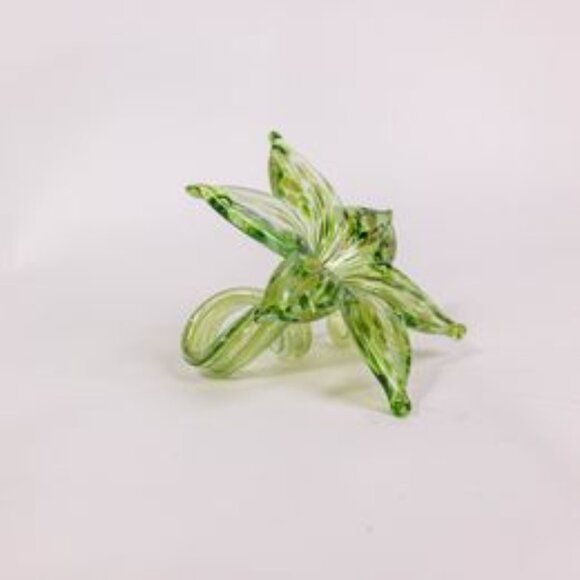 Blown Glass 6 Petal flower Green twisted stem and flecks - Picture 9 of 10